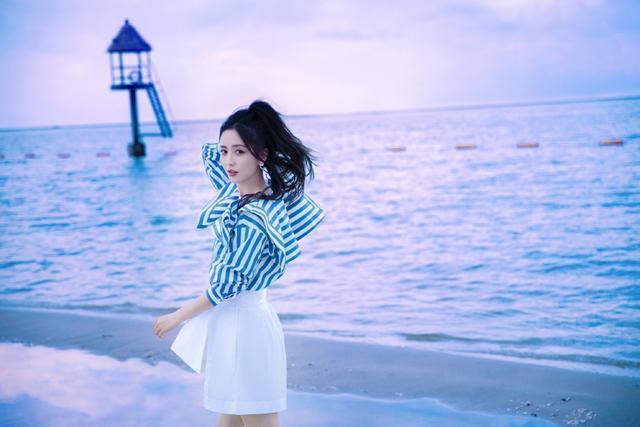 佟丽娅|单身的佟丽娅比小姑娘还时髦,穿水手服清甜可人,陈思诚该后悔了!