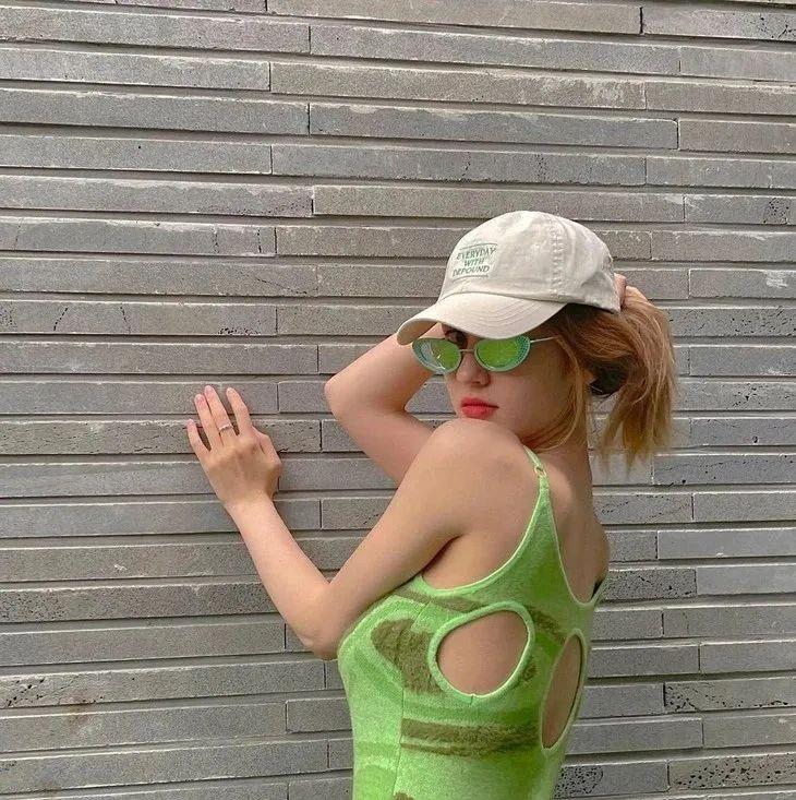 什么|下周穿什么｜刘雯的背心，我穿也能这么好看？