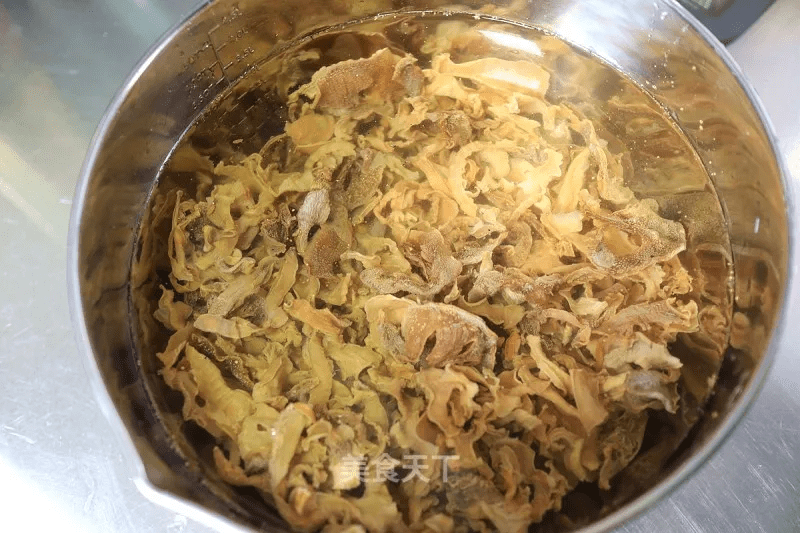 微火|五花肉炖干笋尖:浓香入味,简直不要太好吃!