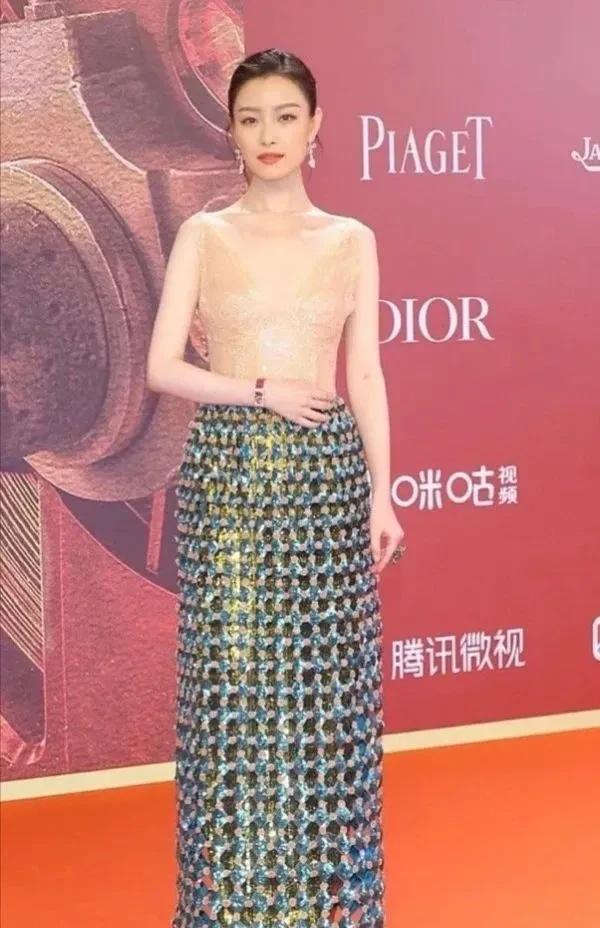 红毯|上海红毯,陈数“熟味”逼人,关晓彤总算穿对,倪妮气场大杀四方