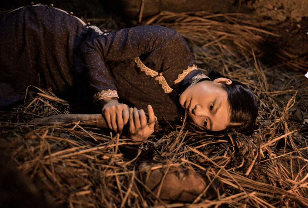 带着|网络热度第一，票房第一，这部恐怖片凭什么这么“豪横”？