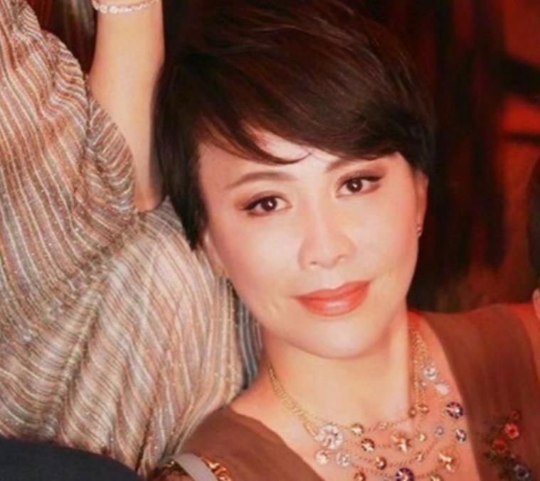 人间|迪奥女星红毯比美：景甜不愧是人间富贵，只有她前后差别大！