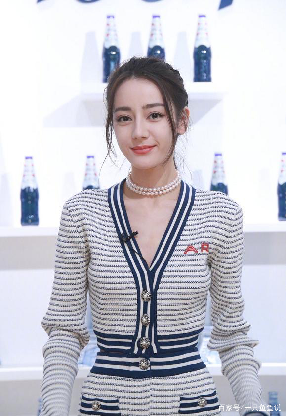 身材|迪丽热巴身材堪称完美，海魂衫在她身上，穿出了高级感