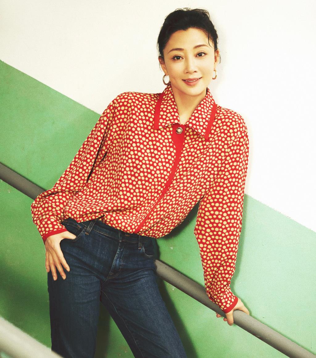 美得|殷桃的颜值真百变,复古造型美得像画中人,摩登又清纯