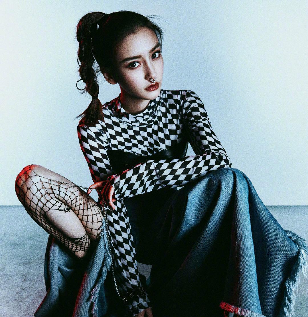 设计|杨颖绝美礼服造型，穿网纹镂空鱼尾裙高贵又妩媚，尽显女神高颜值