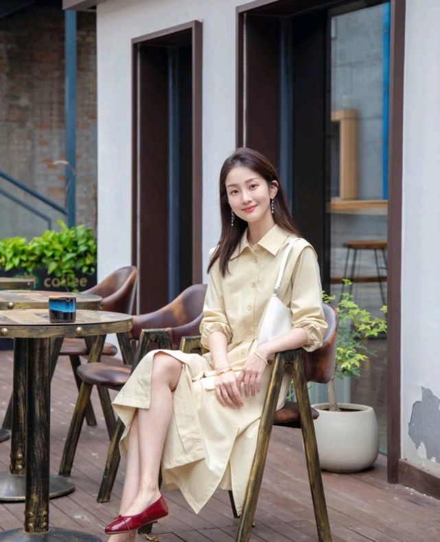 如何成为优雅女生 9c846f9aeae644f0b7ee47406d86958e.jpeg
