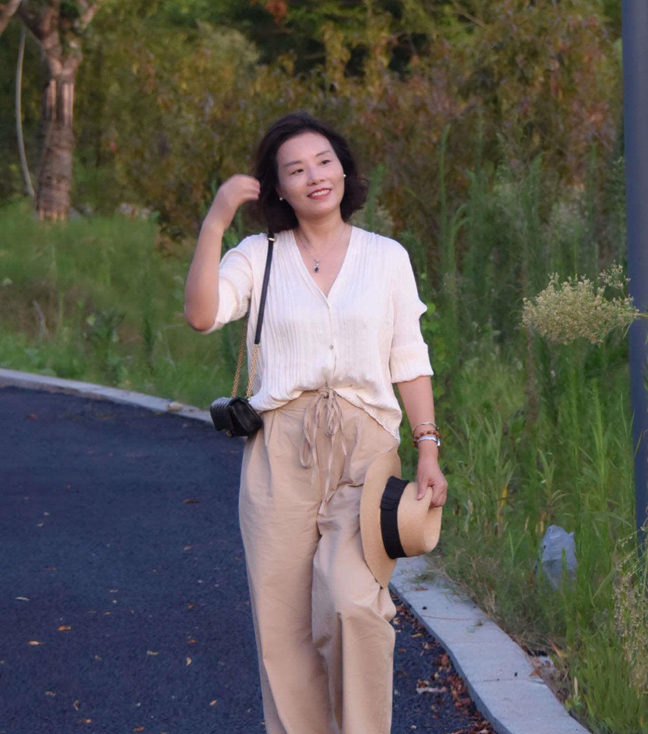 视觉|微胖女性早春怎么穿？学习这些50＋女性的穿搭，时髦优雅还显瘦