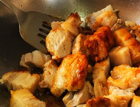 方法|做红烧肉,先放油是不对的,教你1招技巧,红烧肉肥而不腻入口化