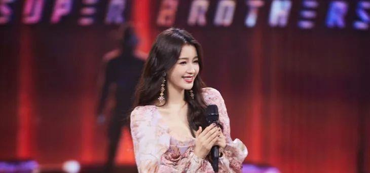 宫廷中|下周穿什么｜一起穿X型裙才是好姐妹！