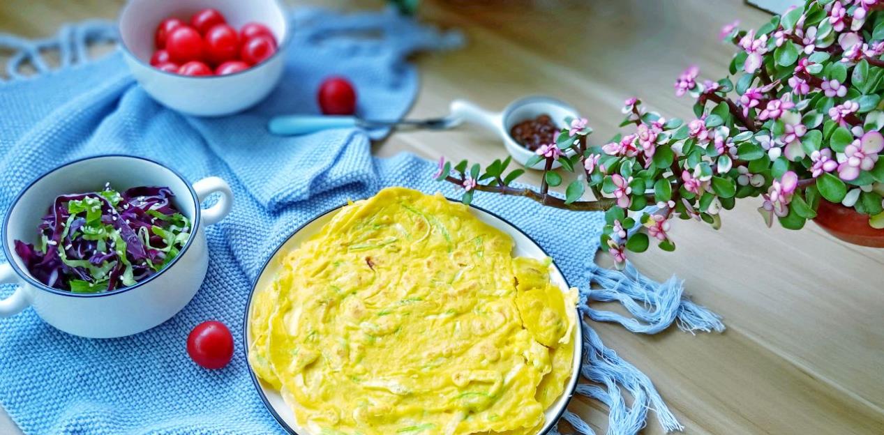 后用|早餐不知道吃什么，试一试西葫芦蛋饼，10分钟就能做好，简单好吃