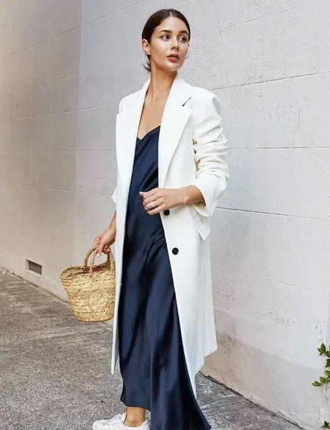 下岗|渣女裙下岗了！2021最流行穿“仙女缎面裙”，好看又高级！