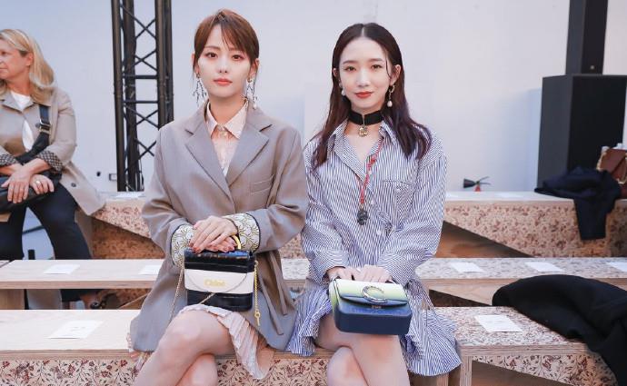 身材|32岁张嘉倪与21岁孟美岐同框炫富比少女感，一个穿2万，一个穿1万