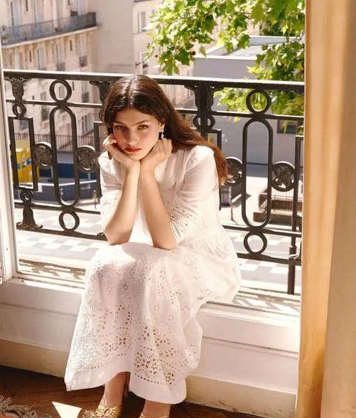 美人|美过Jennie，就这一张伪素颜、大方脸竟是“法国偷心贼”？