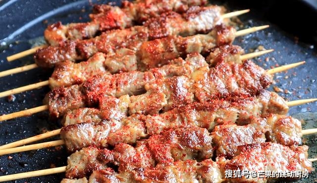 做法|羊肉串别出去买了，教你在家做，咬一口滋滋冒油，3斤羊肉不够吃