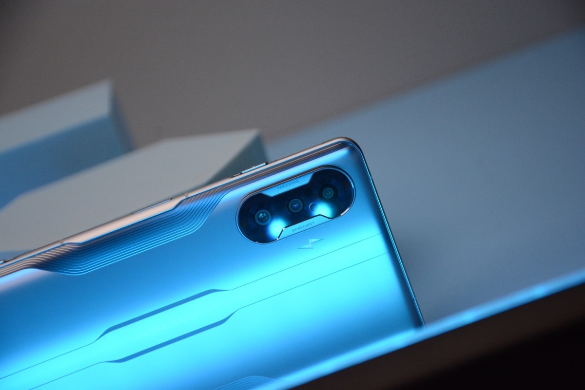 天玑1200芯片也不差了,大家可以对比一下,荣耀v40搭载天玑1000plus