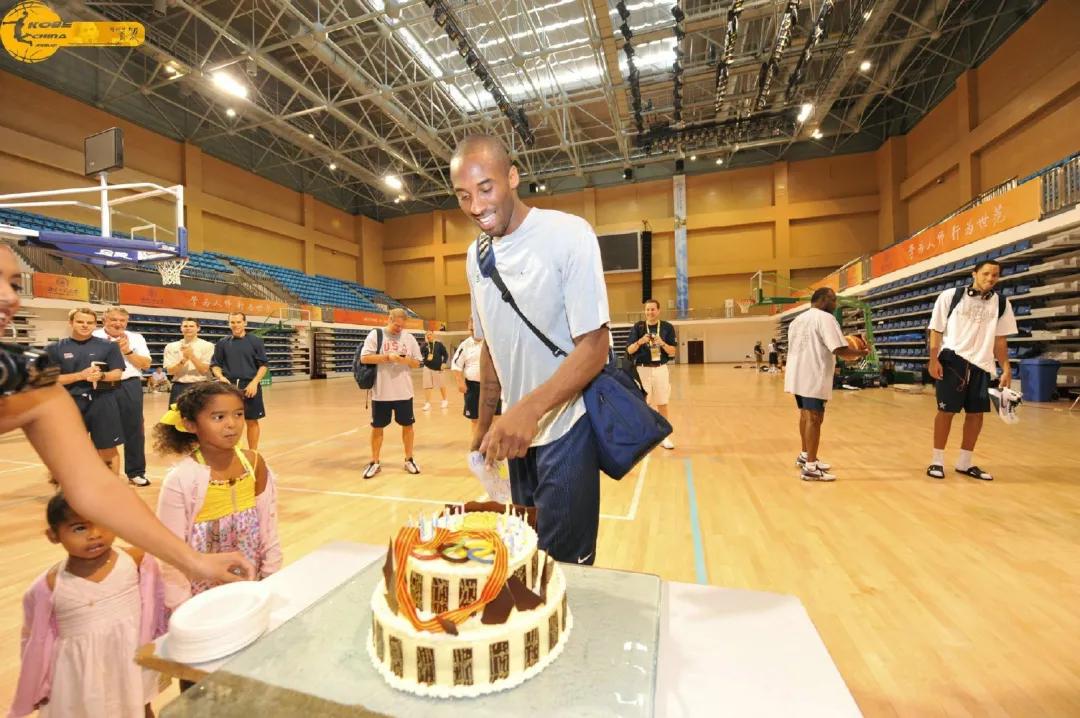 43岁生日快乐!整个nba都在为科比庆生!曼巴永恒