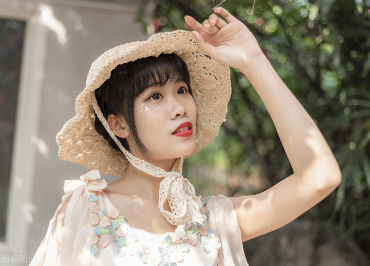 档次|心理测试:你喜欢哪款礼服,测出在他眼里你是一个上档次的人吗