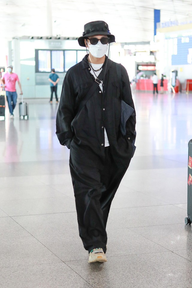 层次感|陈坤造型真“不怕矮”,用宽松单品打造潮流,这样穿初秋值得试试