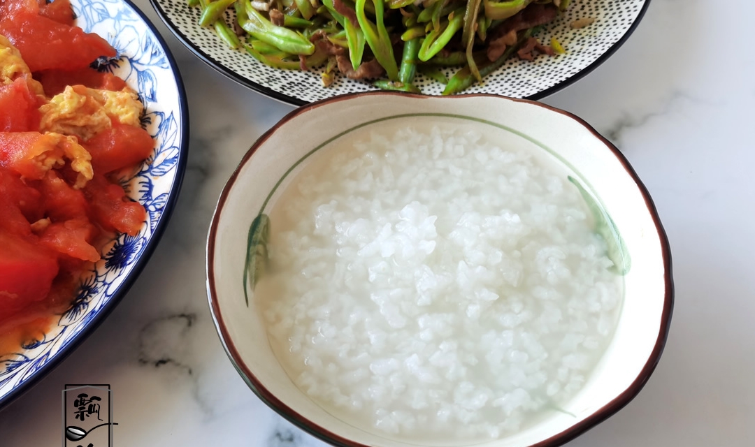 西红柿炒鸡蛋|开学第一餐，尽心为孩子做的早餐，孩子喜欢，吃着饱足，对肠胃好