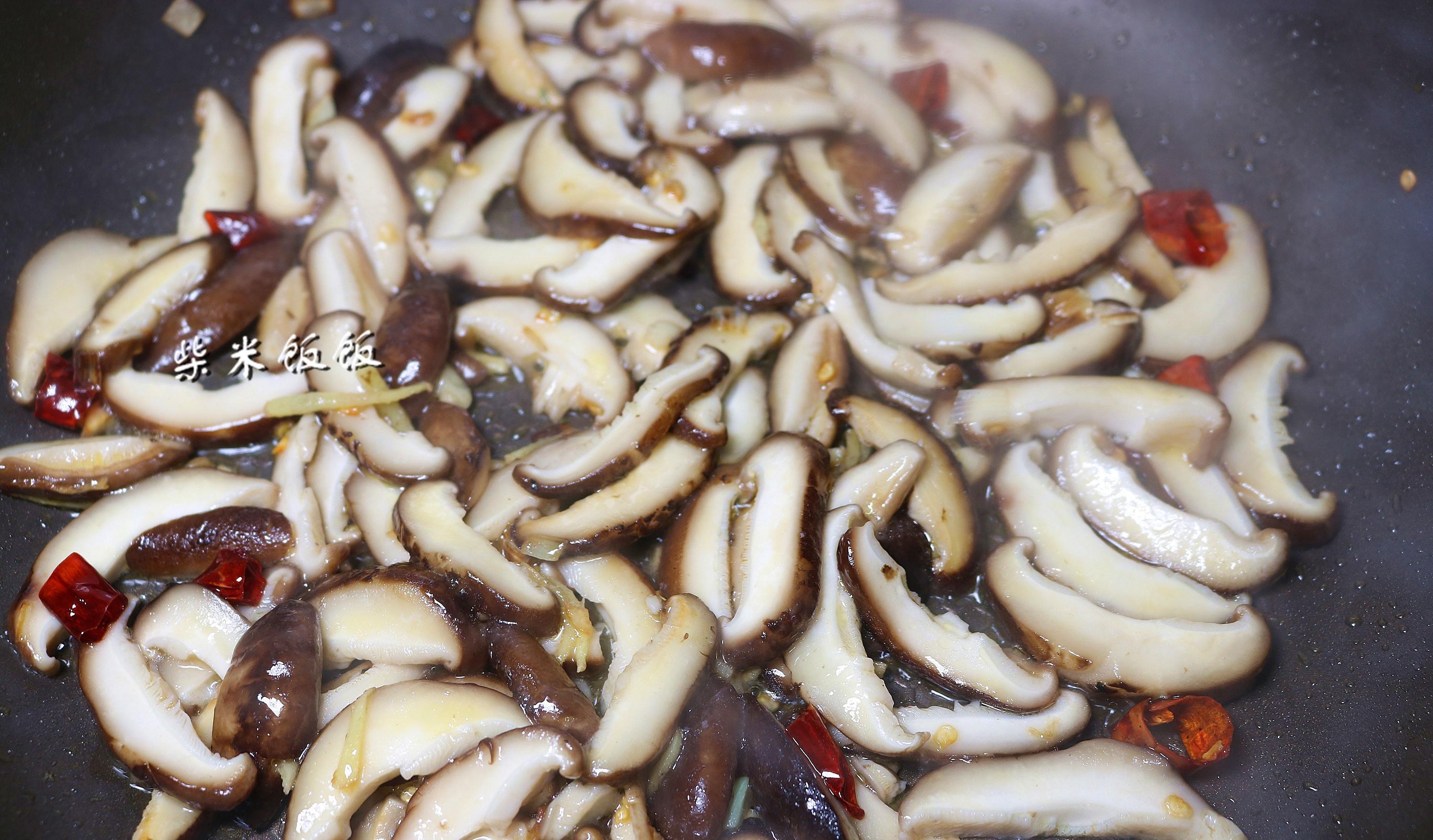 香菇配肉怎么炒啊 14267e67dffd4848a273e820e33754c8.jpeg