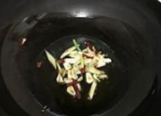 做法|鸭头新做法，比卤着吃更过瘾！滑嫩味美，整锅都不够吃！