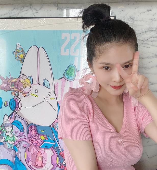 美貌|王灿晒刘海照，却忘记p镜子中的自己，这才是她真实脸型