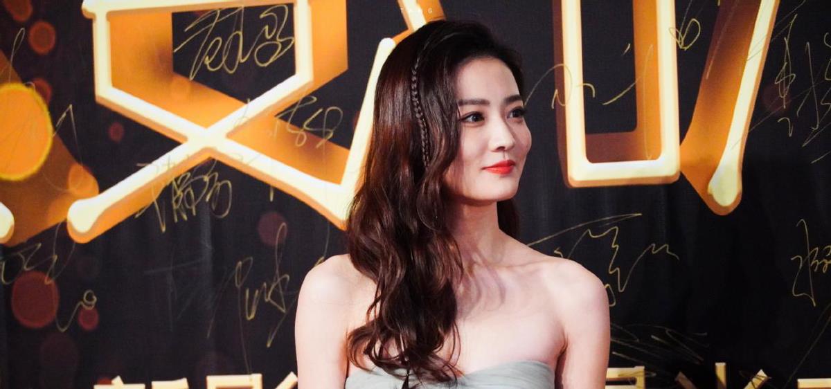 身材|徐璐瘦成“纸片人”，胳膊还没“竹竿”粗，但穿礼服是真的美