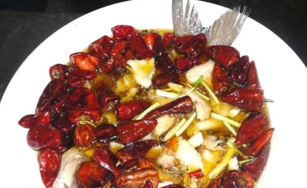 做法|鲤鱼解馋做法,下酒下饭两不误,颜值口感双高,一顿一盘不够吃