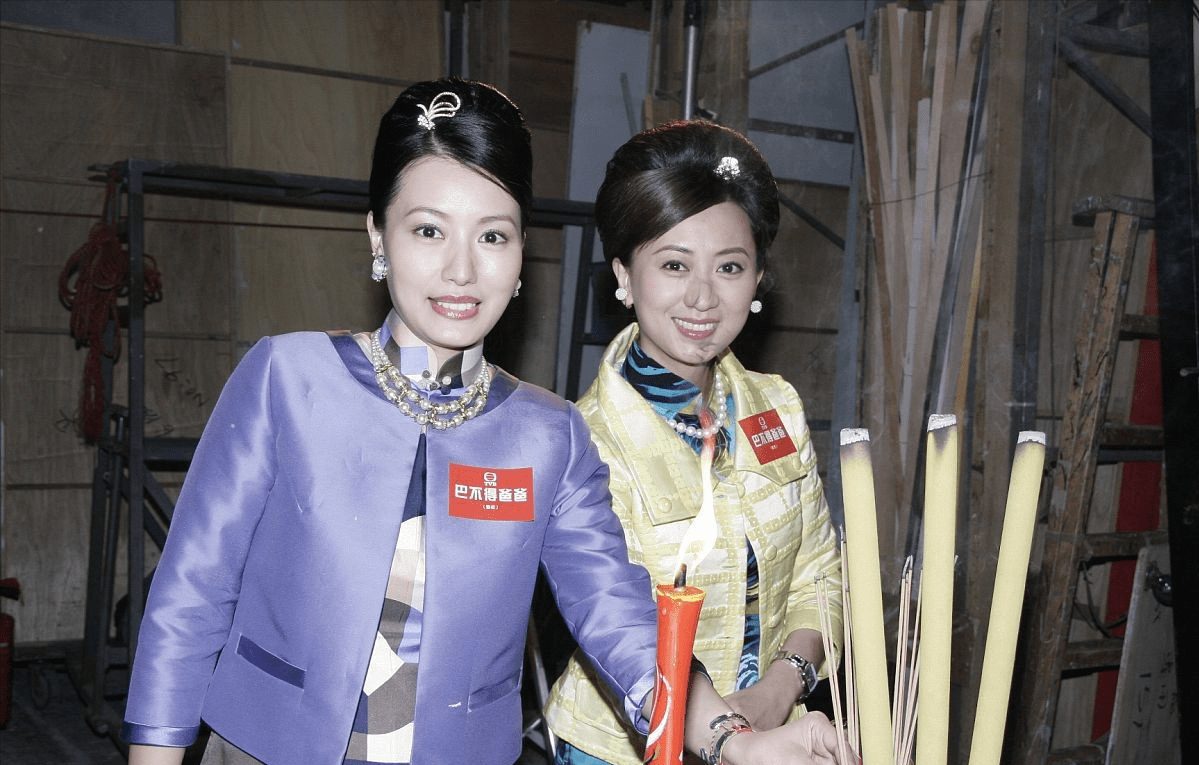 魅力|古天乐前女友气质真不错，都快50岁了仍撑得住旗袍，脸型可真标准