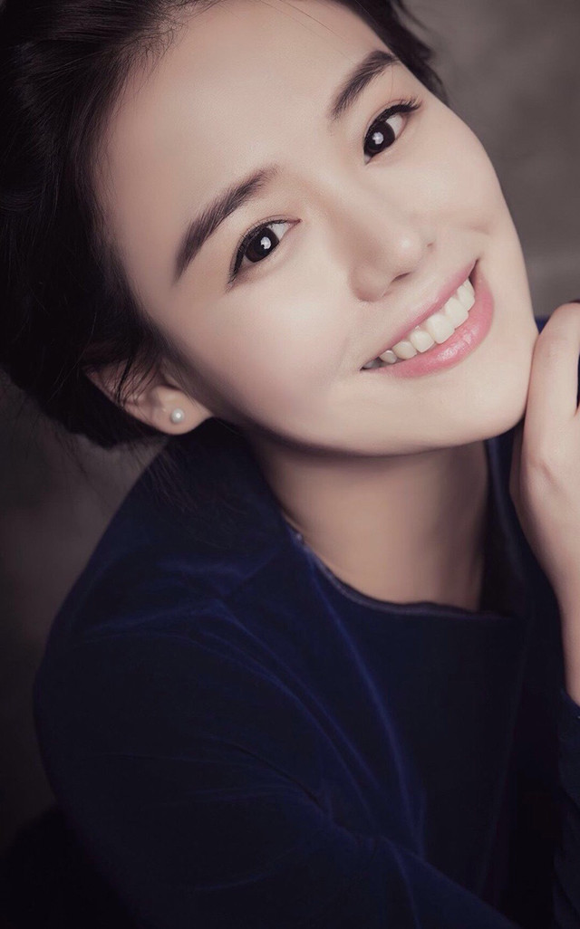 生活|蓝小依去相亲，对方一坐下就抱怨，干嘛选这里，看着好贵的样子