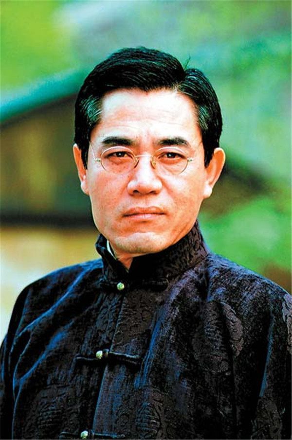 演技|1995年拍《大宅门》时,陈宝国把9万元片酬拍桌上说:没他我不拍