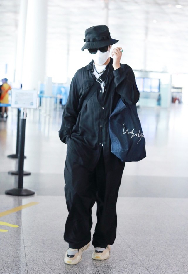 层次感|陈坤造型真“不怕矮”,用宽松单品打造潮流,这样穿初秋值得试试