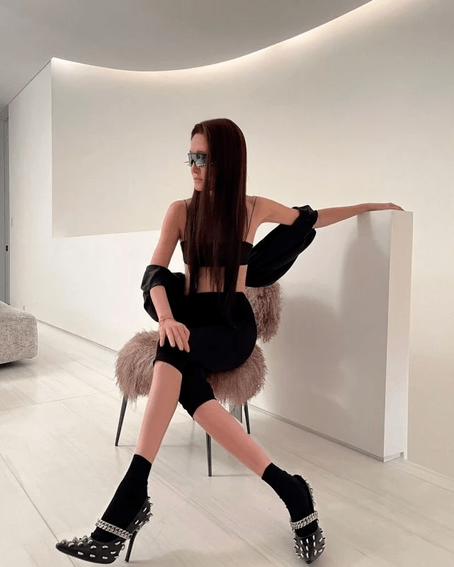 身材|72岁王薇薇比27岁潇洒！背心＋短裤秀少女身材，戴礼帽变顶级名媛！