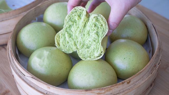 原创黄瓜不要凉拌了,加1碗面粉,两手一搓做成面食,柔软劲道,过瘾