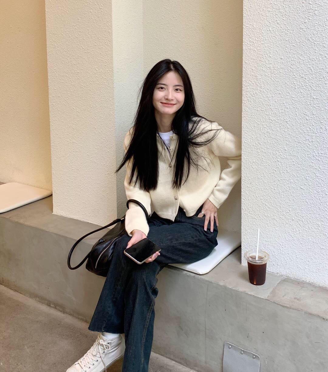 下装|30岁女人多穿针织开衫,今年流行搭配这4条裤子,很优雅又显瘦!