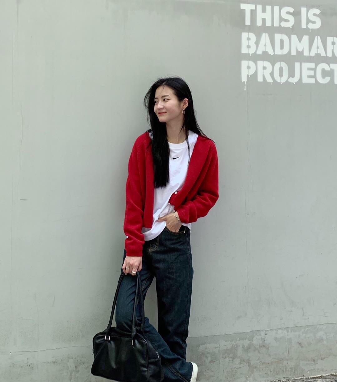 下装|30岁女人多穿针织开衫,今年流行搭配这4条裤子,很优雅又显瘦!