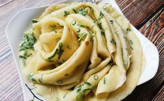 做法|鸡蛋葱花饼简单做法,手不沾面,柔软劲道,10分钟解决全家早餐