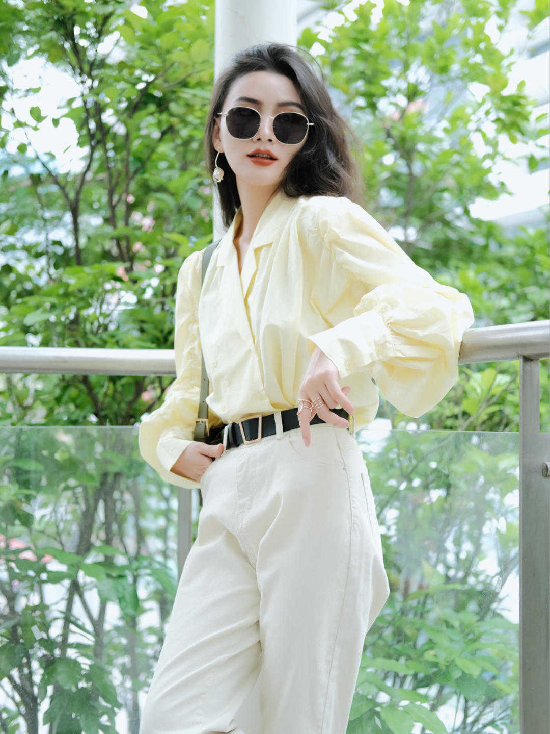女生|不要低估155cm的女生，泡泡袖上衣配高腰裤，用日常穿搭偷偷长高