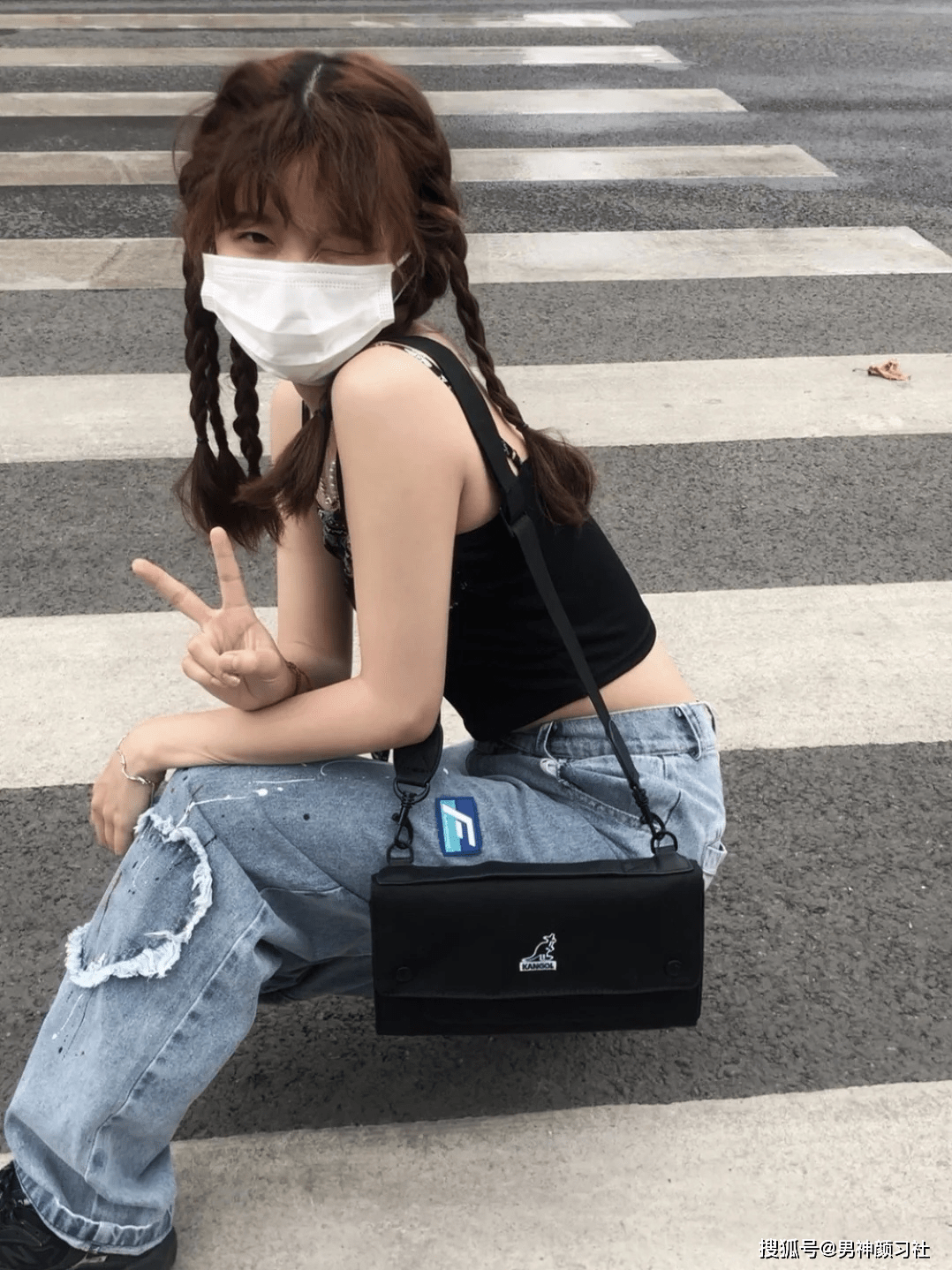 黑色|请放下“渣女吊带”，你已经到了该穿又嗲又撩的吊带T恤的年纪