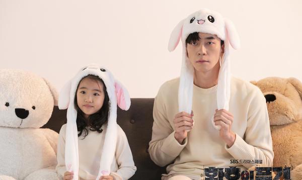 因为|能拍出这么狗血的皇家宫斗剧，不愧是《顶楼》的导演，看起来很爽