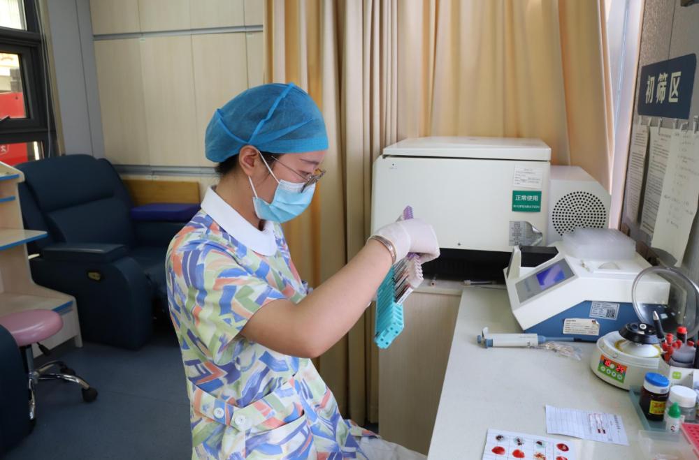 献血者|科学防疫 踊跃献血——徐州市民走进街头献血屋为生命加油