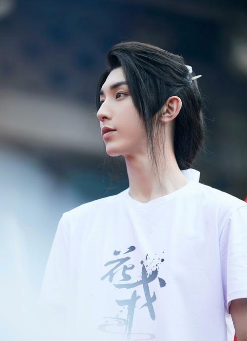 角色|鞠婧祎第二次尝试都市剧，后接两部古装奇幻剧，究竟哪种更适合她