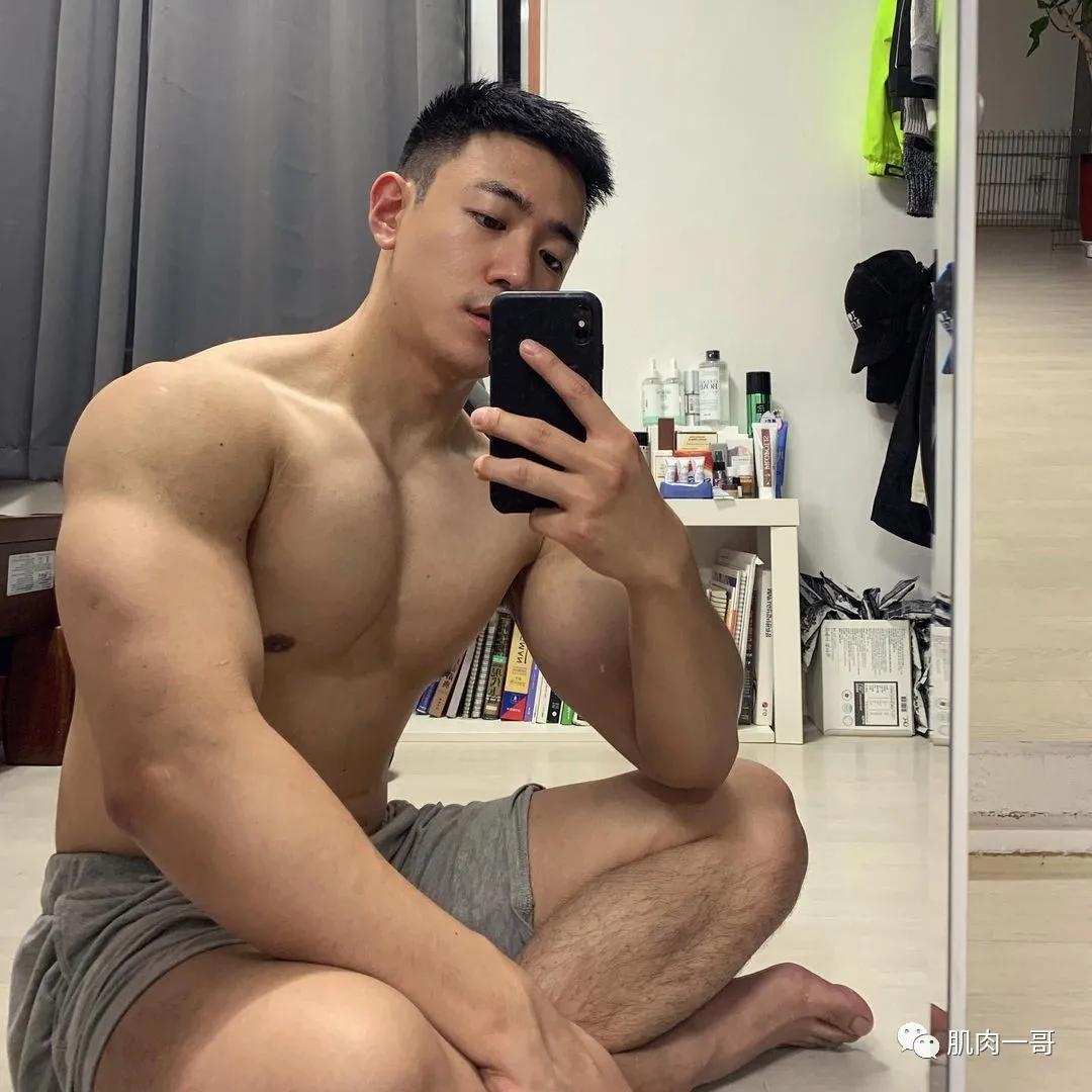 形体|181cm肌肉壮男拍写真走红，这身材让网友不淡定了