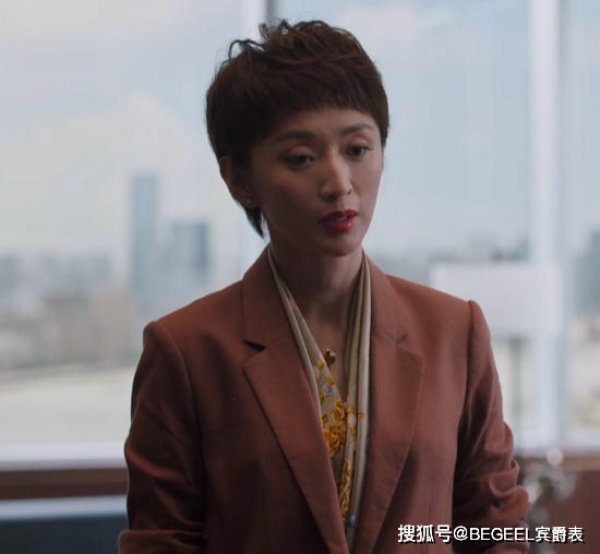 设计|杨超越不愧是打工人之光!职场穿搭好实用,温柔知性气质好