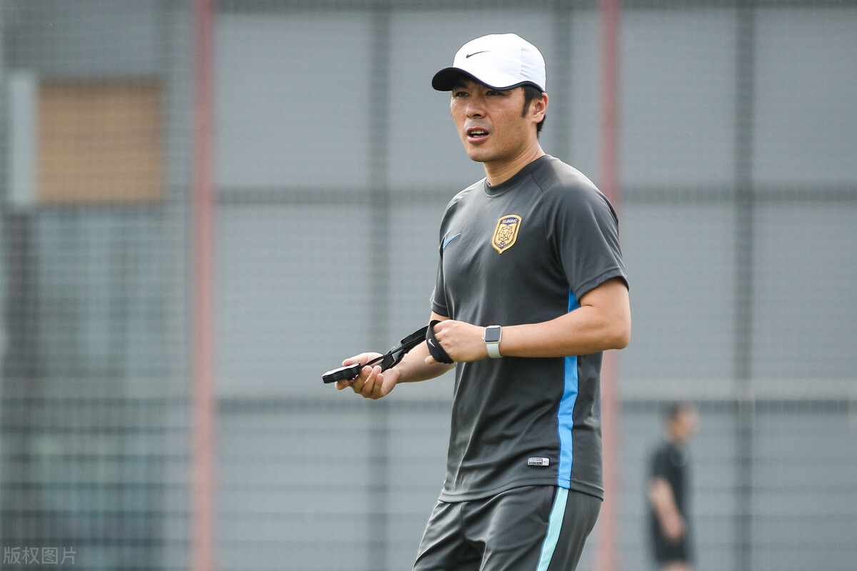 从球迷角度来分析,南通支云应该是跟曹睿提前就有过接触.