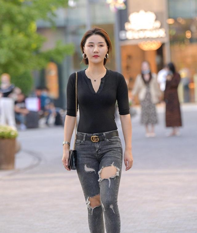 颜色|别具一格的打底裤穿着时尚舒适,充满女人的时尚韵味,高贵冷艳