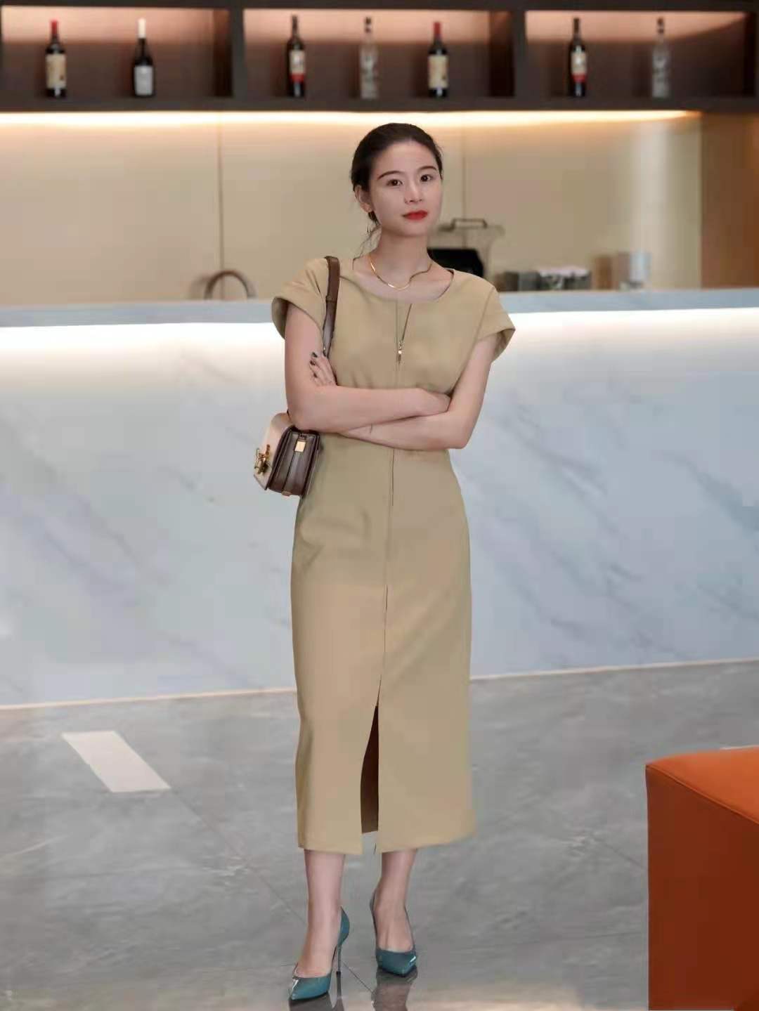 颜色|职场女人如何穿的高级又显气质？这五套搭配送你，每天穿得不重样