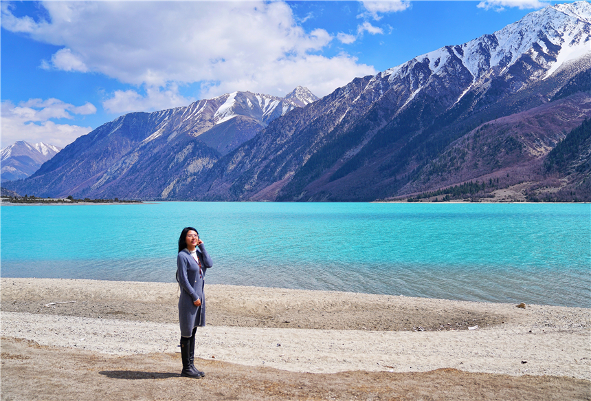 湖畔|川藏线上的神奇堰塞湖，天气晴朗的时候美如画卷，秋天风景最好看