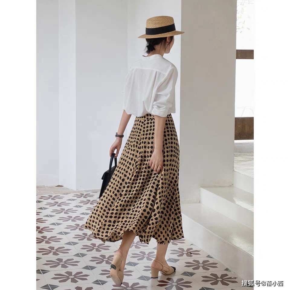 设计|早秋,会穿“A字裙”的女人更自信,照着穿充满女人味赚足回头率