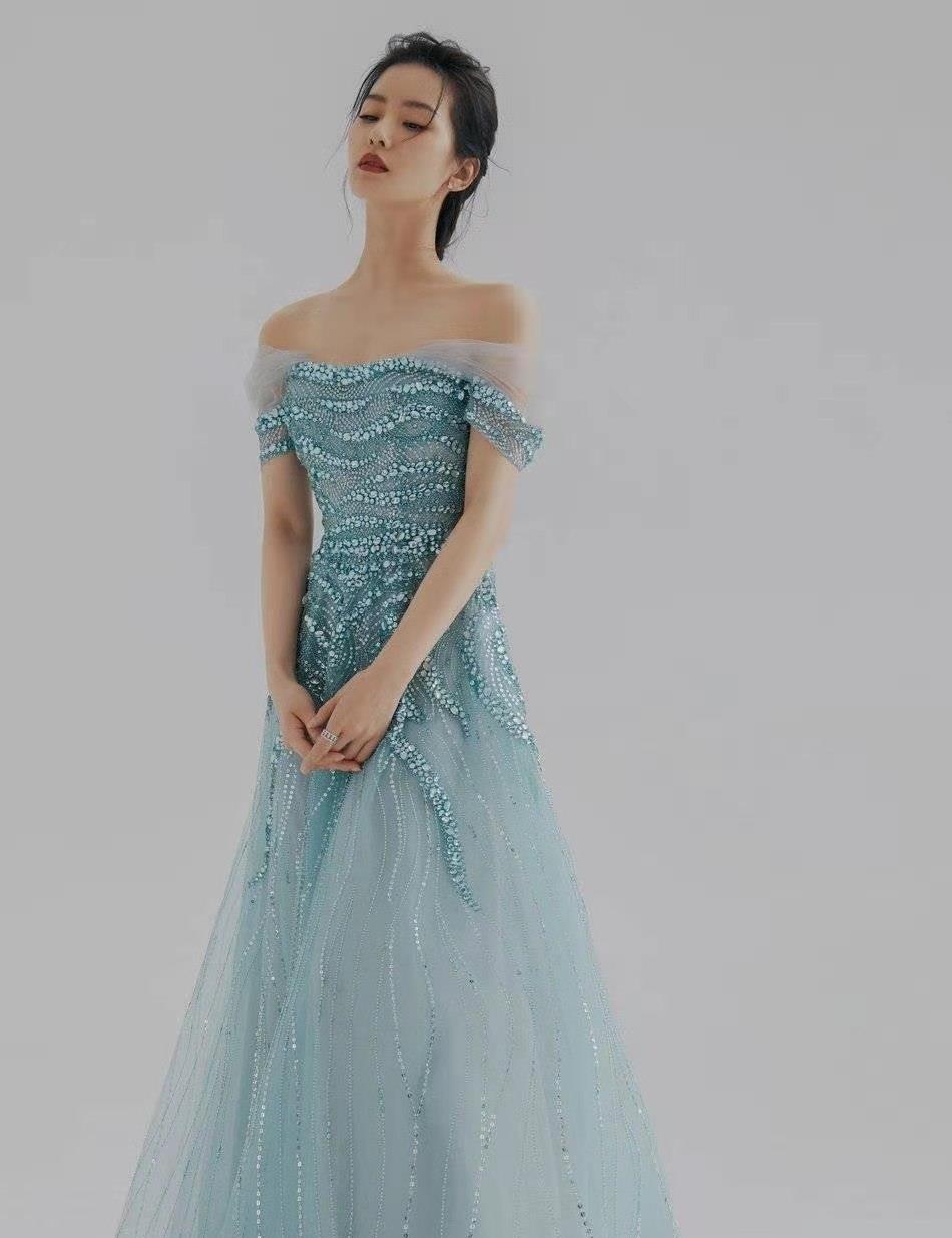 式样|华丽高贵的礼服，学着这么穿曲线感不要太惊艳，还超有女神御姐范